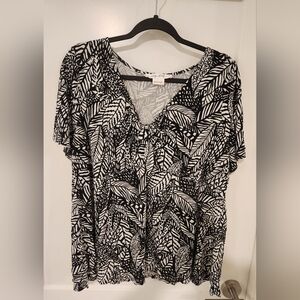 Penningtons "In Every Story" Black and Whits Leaf Print. Size 1X.